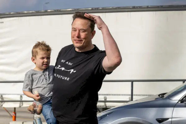 Elon Musk ostaa Tesla-mainoksia ensimmäistä kertaa koskaan