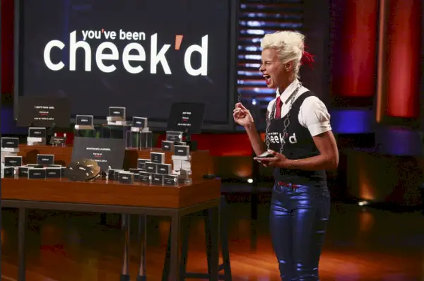 La signora Cheek ha detto che era incredibilmente nervosa quando ha presentato il suo prodotto agli Sharks. (Foto: ABC)