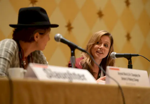 Jessica Coen przemawia na konferencji