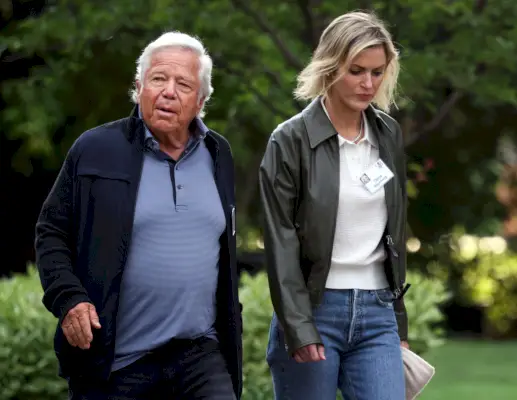 New England Patriotsin omistaja Robert Kraft ja hänen vaimonsa Dana Blumberg