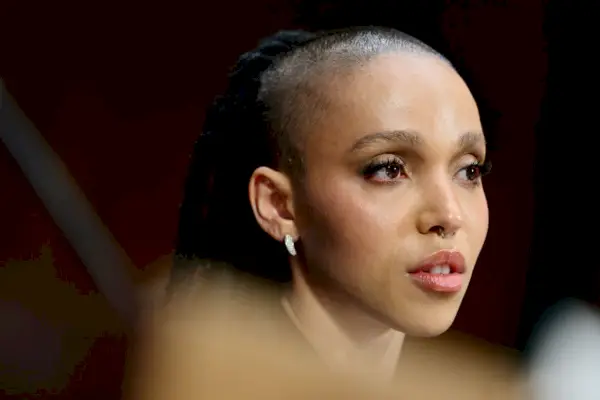 Laulaja/näyttelijä, FKA twigs