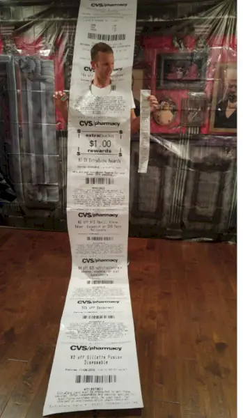 Aquest és un home realment dedicat a la seva disfressa de Halloween.