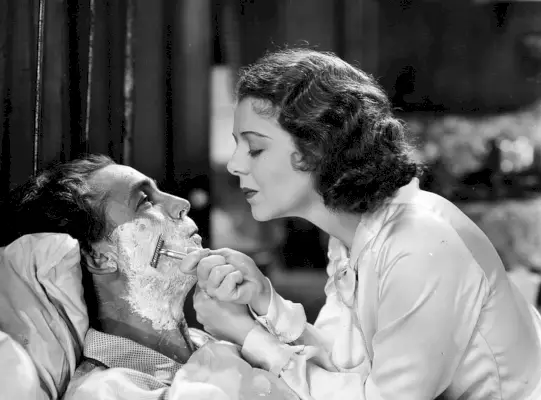 noin 1934: Janet Gaynor (1906 - 1984) ajelee Charles Farrellia musiikkielokuvassa