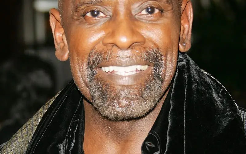 Christopher Gardnerin nettoarvo – Wiki, ikä, paino ja pituus, ihmissuhteet, perhe ja paljon muuta