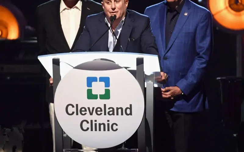 Patrimonio netto di Ronald Perelman: Wiki, età, peso e altezza, relazioni, famiglia e altro