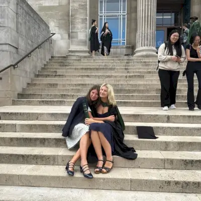 Jamie Oliverin ja vaimonsa Joolsin tytär Poppy on täysi-ikäinen, kun hän valmistuu yliopistosta