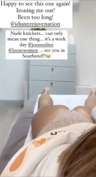 Frankie Bridge esittelee ei-kirurgisen vartalon kiristystoimenpiteen tuloksia alastonhousuissa