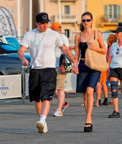 He näyttivät yhtä rakastuneilta kuin ennenkin, kun heidät katkesi kädestä pitäen Saint Tropezissa