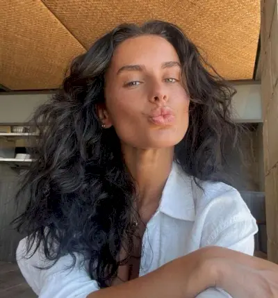 Amber Davies myöntää, että hän oli 'todella loukkaantunut', kun hän ja Kem Cetinay erosivat: 'Rakastan häntä'