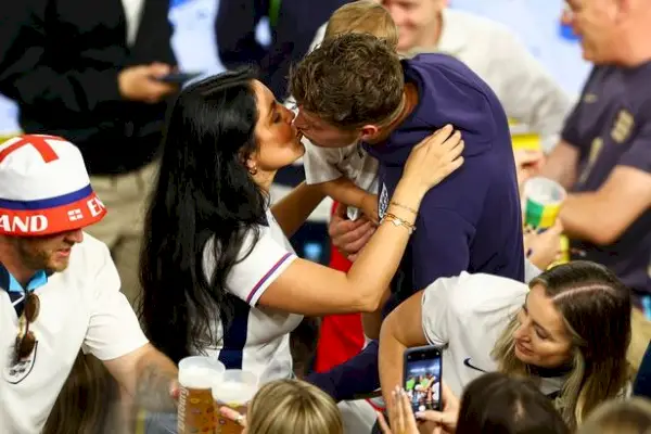 Inside England -pelaaja John Stonesin suhde tyttöystävään - mukaan lukien yhteinen vauva