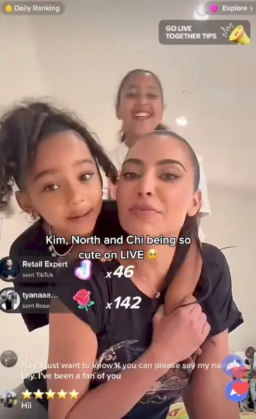 North West, 9, on melkein yhtä pitkä kuin äiti Kim Kardashian pariposoinnissa Chanelissa.