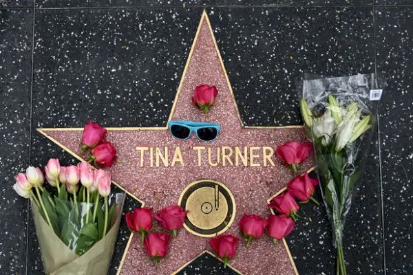 Tina Turner tuhkattiin yksityisissä Sveitsin hautajaisissa, joihin osallistuivat lähimmät ystävät