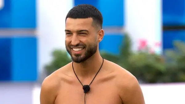 Mehdi Edno z ITV Love Island wygląda nie do poznania, gdy prezentuje nowy wygląd