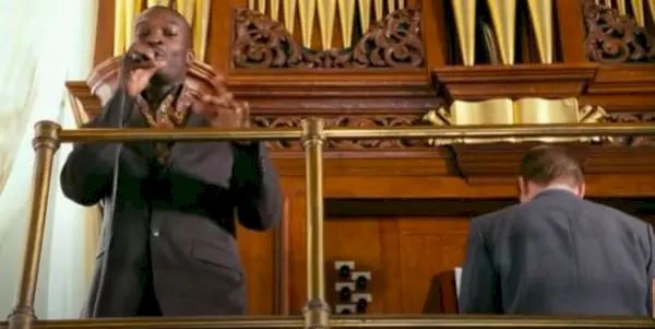 Lyndenowi towarzyszył London Community Gospel Choir na ścieżce dźwiękowej do All You Need is Love
