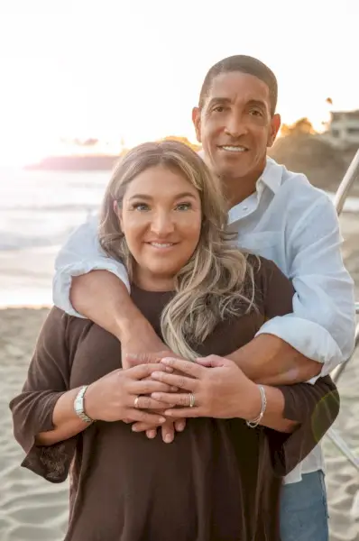 Superniania Jo Frost ujawnia, że ​​mężczyźni prosili ją, aby „postawiła ich na niegrzecznym kroku”, gdy otwierała się na swoje życie i karierę