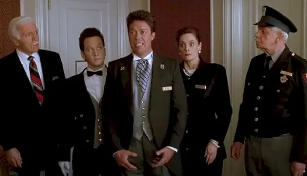 Tim näytteli ilkeää hotellin concierge herra Hectoria Yksin kotona 2:ssa