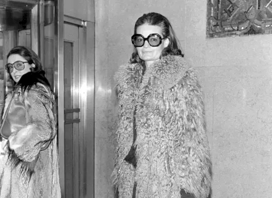 Muistaen Chessy Raynerin ystävyyden ja pidättymisen