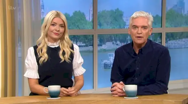 Tämän aamun juontajat Holly Willoughby ja Phillip Schofield ovat rikkoneet hiljaisuuden