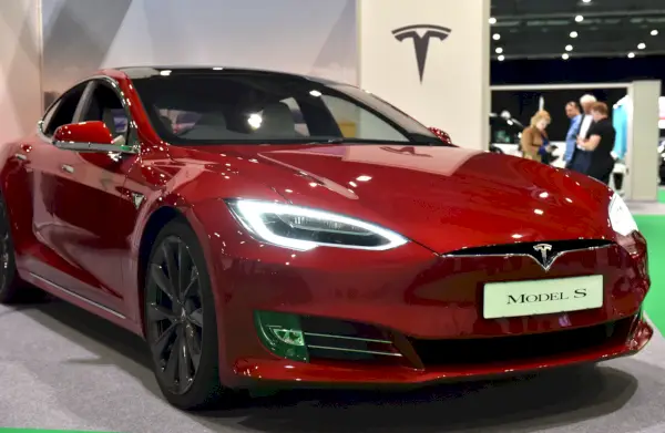 Tässä ovat Tesla-autojen parhaat ja huonoimmat värit: EV-tutkimus