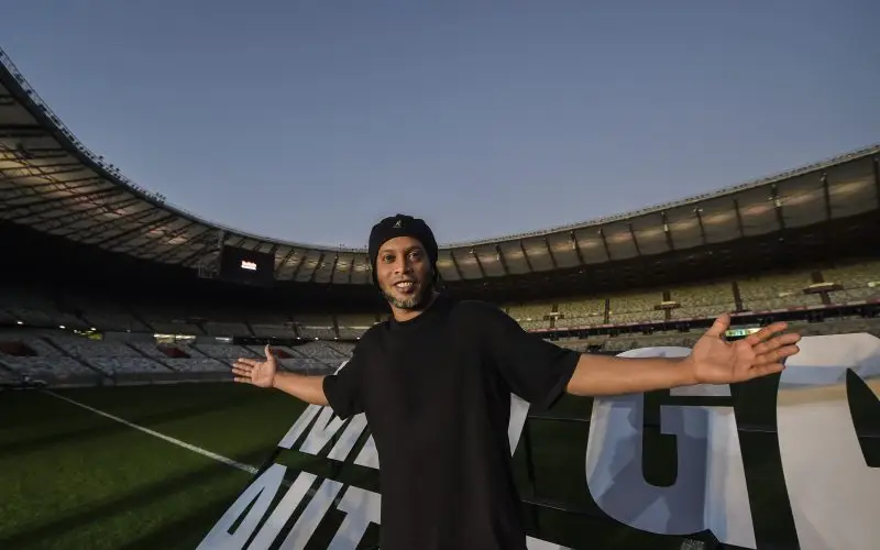 Ronaldinhos nettovärde - Wiki, ålder, vikt och längd, relationer, familj och mer