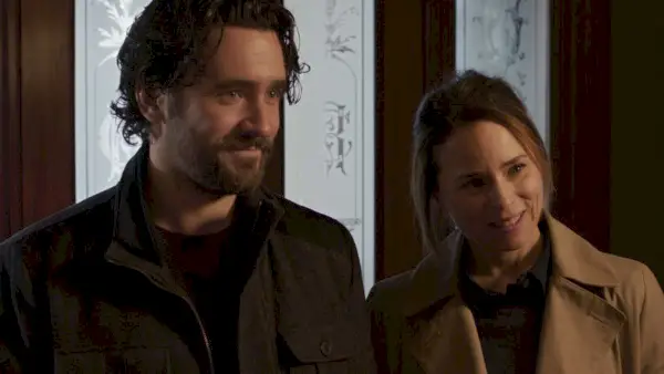 Allan Hawco och Suzanne Clément i The Child Remains.
