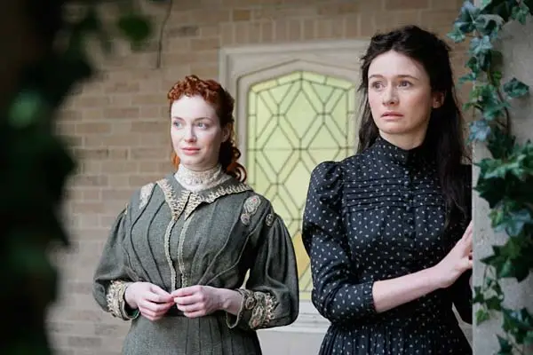 Emily Mortimer inspirerar i den triumferande berättelsen om Leonie Gilmours skakande resa