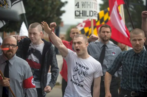 'Imperium', med Daniel Radcliffe i huvudrollen, är en tyvärr relevant snabbkurs i rasism