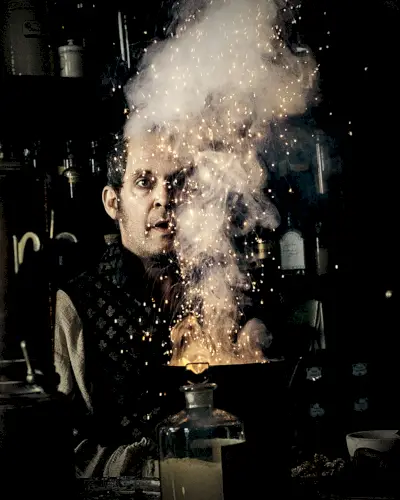 Tom Hollander som Chomondley.