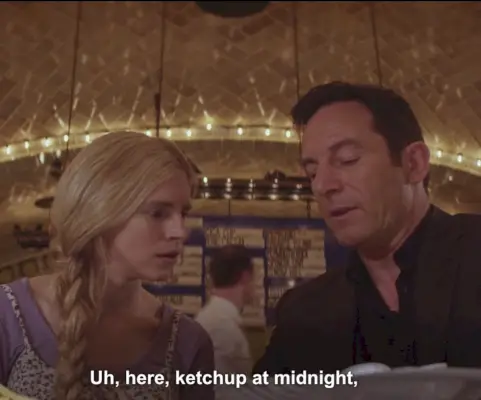 Jason Isaacs menja borscht a The OA.