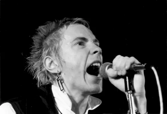 8. joulukuuta 1976: Johnny Rotten (John Lydon), brittiläinen laulaja punk-yhtyeessä The Sex Pistols.