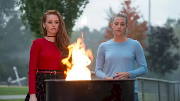 Wiesz, jacy są obecnie nastolatki, tęsknie wpatrujące się w ogień w koszu na śmieci.