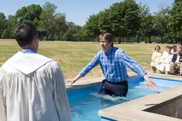 Pete Holmes elokuvassa Crashing