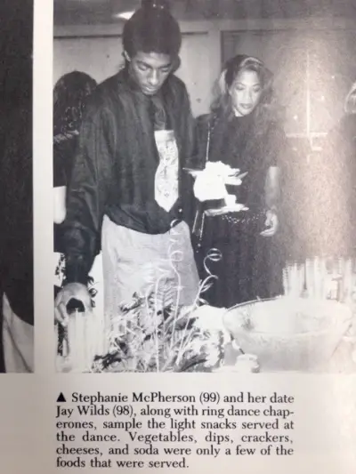 Jay e Stephanie si prendono una pausa rinfrescante. Ha detto un ex insegnante che lo ha fatto da mentore,