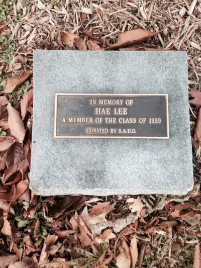 Con un'attenzione senza precedenti su questo caso, alcuni ascoltatori potrebbero dimenticare che la vittima, l'accusato e i testimoni erano persone reali con famiglie, amici e... insegnanti.