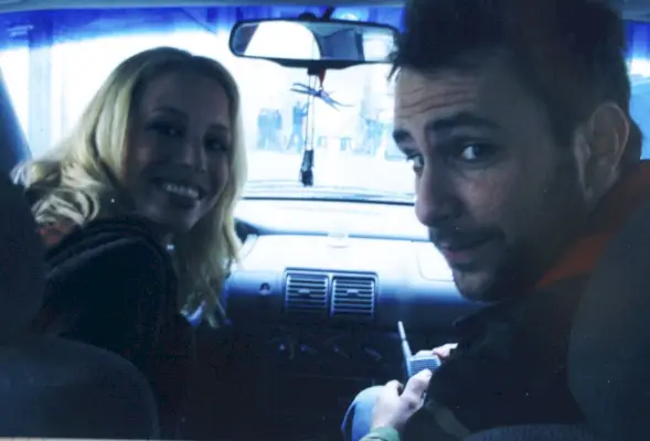 (Io sono quella bionda, nel caso non ne fossi sicuro.)