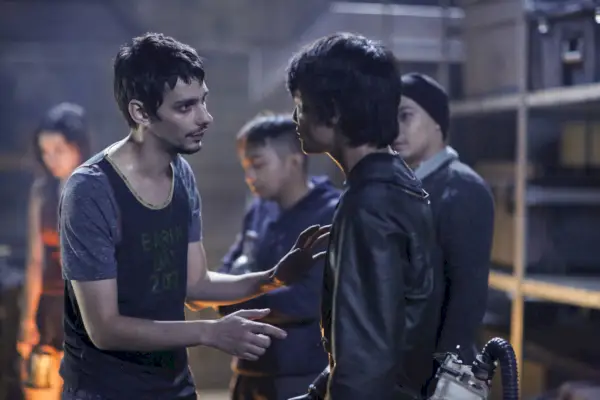 'The 100' Recap 4×11: The Not-So-Easy Choice to Live