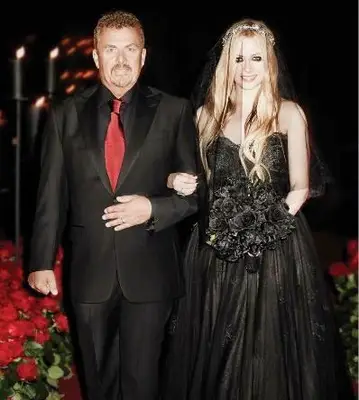 Avril Lavigne Father