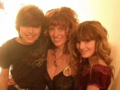 Bella Thorne Mother