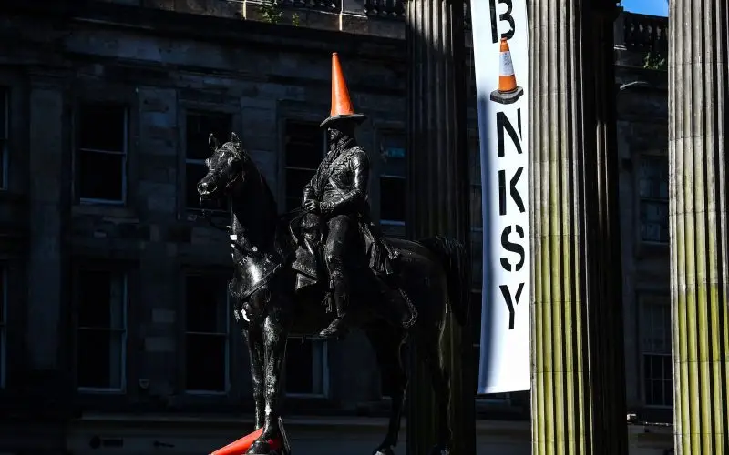 Banksyn nettovarallisuus – Wiki, ikä, paino ja pituus, ihmissuhteet, perhe ja paljon muuta