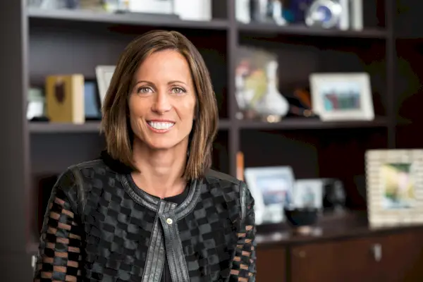 Nasdaqin toimitusjohtaja Adena Friedman lyhentää työmatkaansa