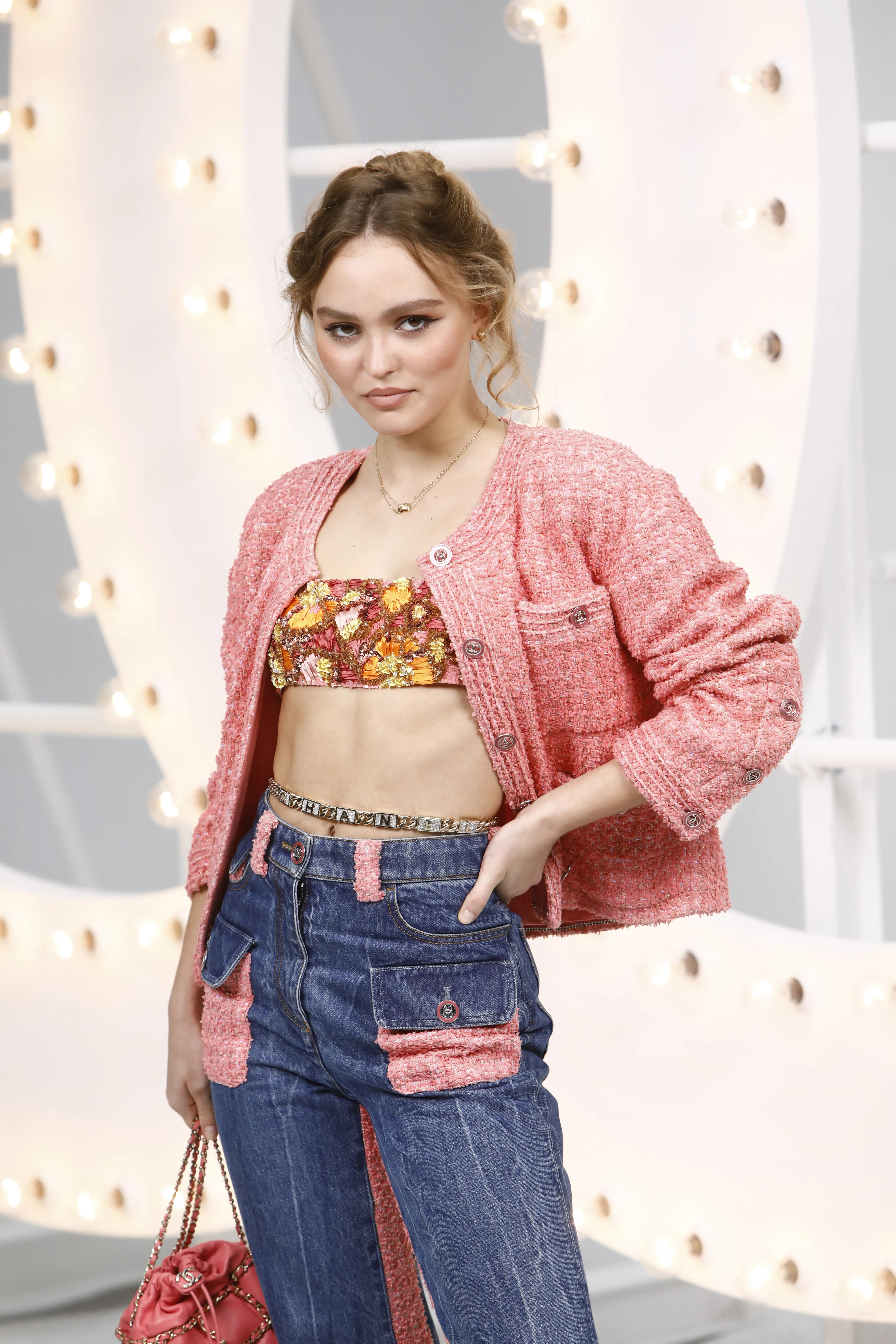 Lily Rose Depp nettoarvo - Wiki, ikä, paino ja pituus, ihmissuhteet, perhe ja paljon muuta