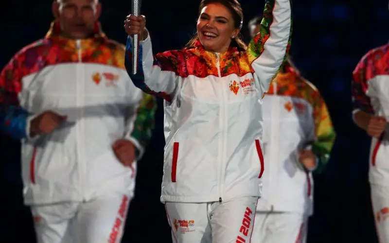 Alina Kabaeva nettoarvo - Wiki, ikä, paino ja pituus, ihmissuhteet, perhe ja paljon muuta