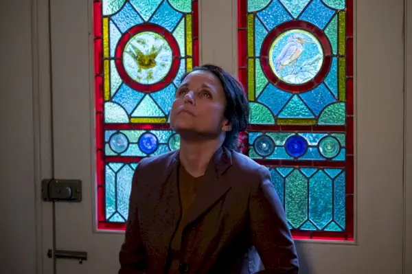 Julia Louis-Dreyfus ja Lola Petticrew puhuvat kohtaamisesta kuoleman (Who's a papukaija) tiistaina