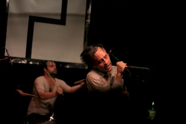 Rickie Mazzotta ja Aaron Weiss (etualalla) elokuvasta mewithoutYou.