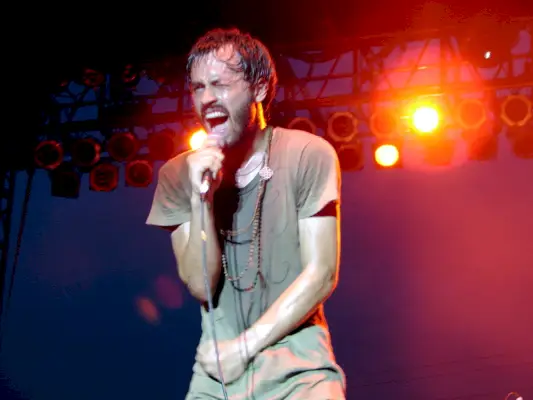 Aaroin Weiss ryhmästä MewithoutYou.