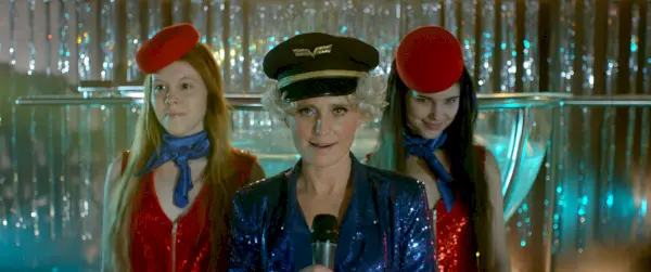 Michalina Olszanska kultaa, Marta Mazurek hopeaa, Kinga Preis laulaja Krysiassa The Luressa.