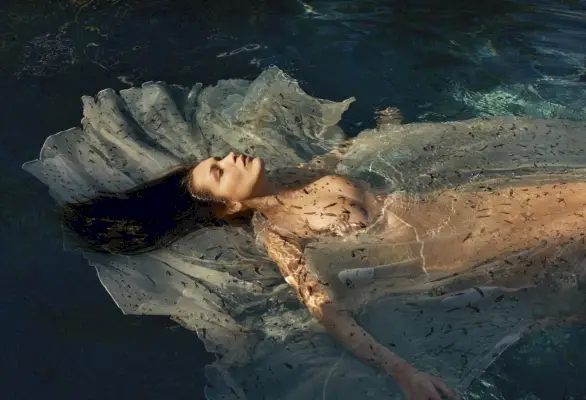 Bella Hadid spiega i suoi Instagram quasi nudi