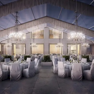 Po prostu skromne patio na świeżym powietrzu na nieformalne spotkania przy kolacji.