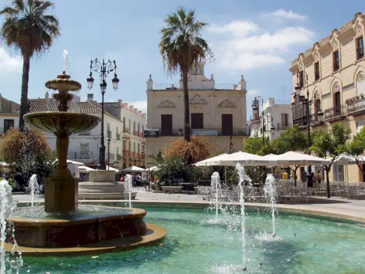 Kuva: Suihkulähde Plaza del Calibon keskustassa Sanlucar de Barramedassa, Cadizissa, Andalusiassa, Espanjassa.