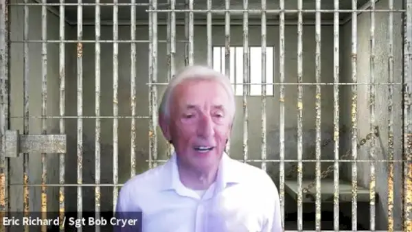 Eric Richard (sierżant Bob Cryer) dołączył do byłych gwiazd The Bill podczas rozmowy wideo przed udostępnieniem wczesnej serii programu w usłudze transmisji strumieniowej UKTV Play.